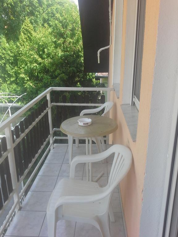 Friends Villa Apartments Heviz Bagian luar foto