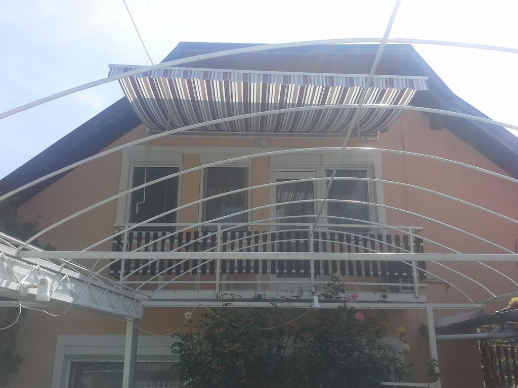 Friends Villa Apartments Heviz Bagian luar foto