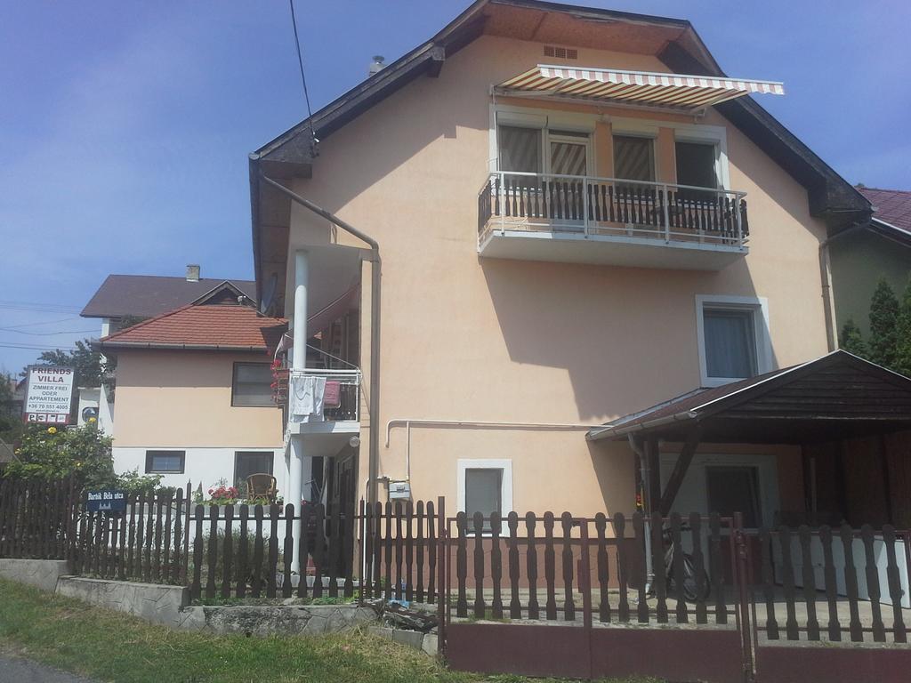 Friends Villa Apartments Heviz Bagian luar foto